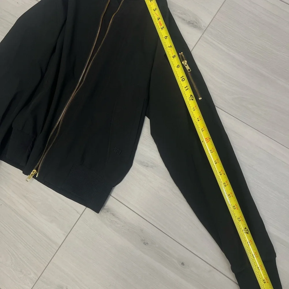 Alibon Fit Women’s Black Bomber Jacket Sz M Gold Zipper Athleisure Retro Travel - Picture 9 of 9